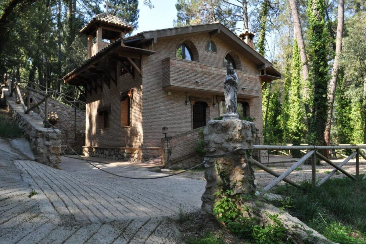 Casa Rural Ermita Santa María de la Sierra